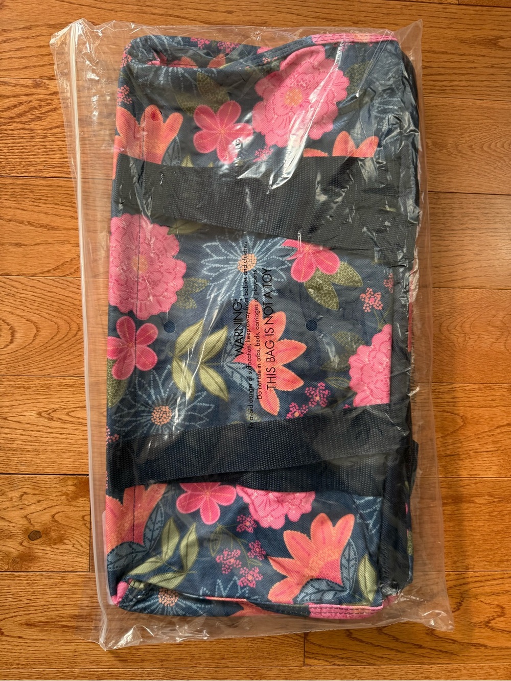 Thirty-one Medium Utility tote , new in package, Bright blooms pattern